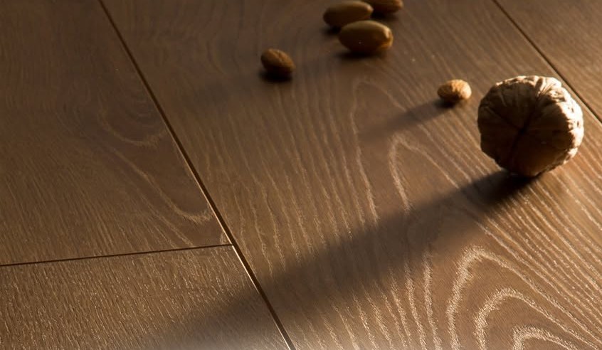 Parquet chêne en lumière rasante