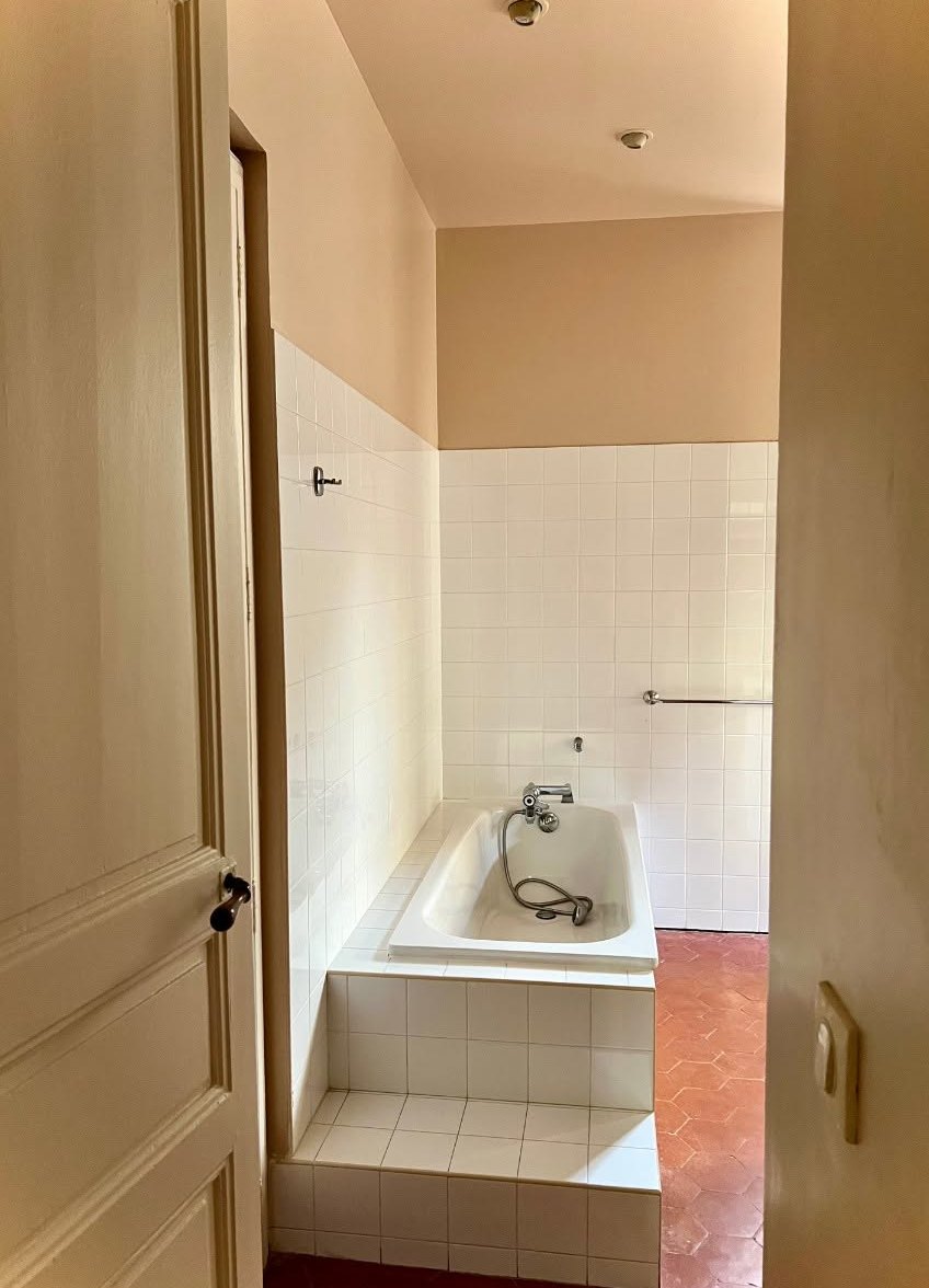 Salle de bain d'un ancien presbytère, peintures Little Greene